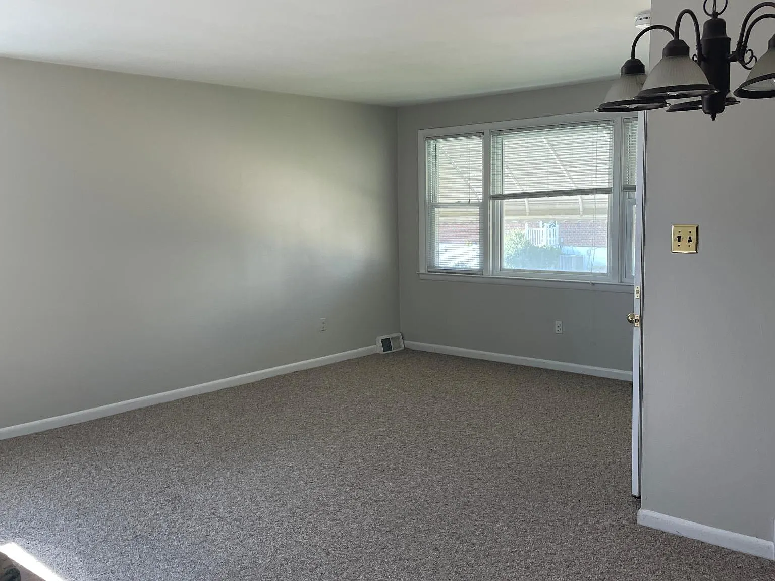 2 bed, 900 sqft, $1,400 — Photo 2
