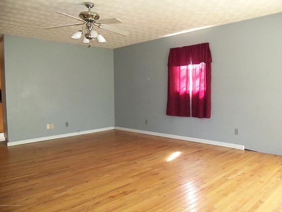 3rd image of 51 Stewart Dr