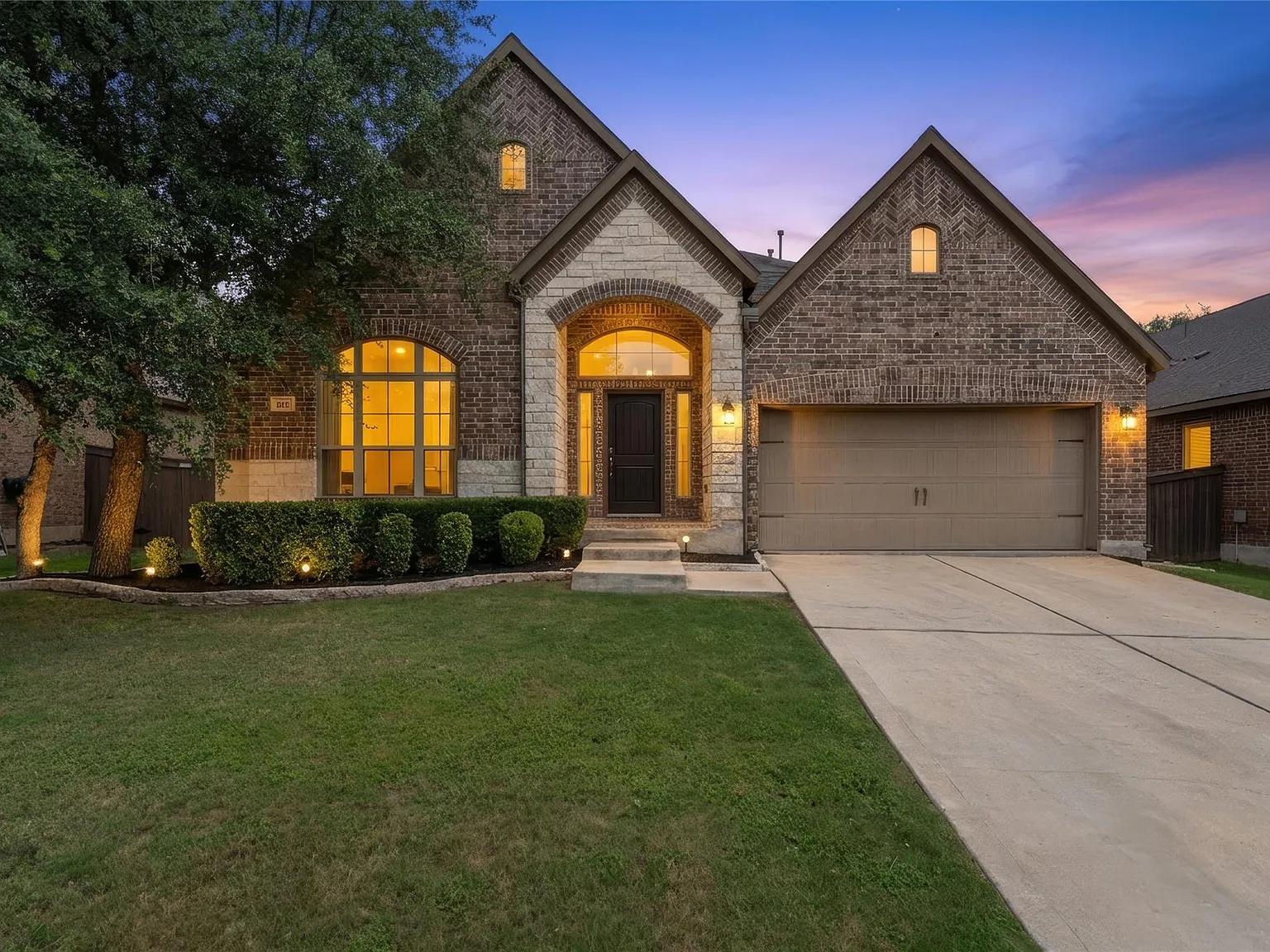 4 bed, 3.0 bath, 2835 sqft, $3,000 — Photo 2