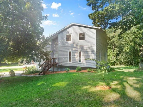 4082 Crest View Rd NE, Solon, IA 52333