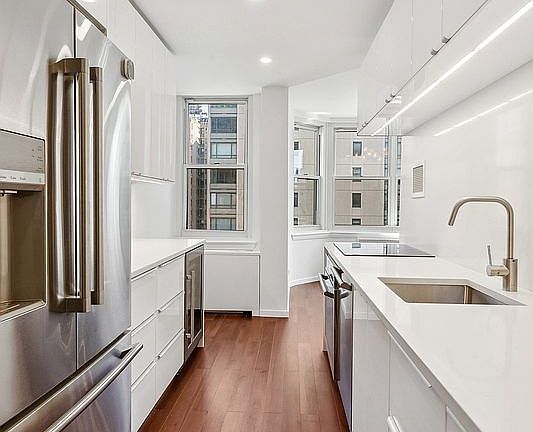 2nd image of 176 E 71st St #8C