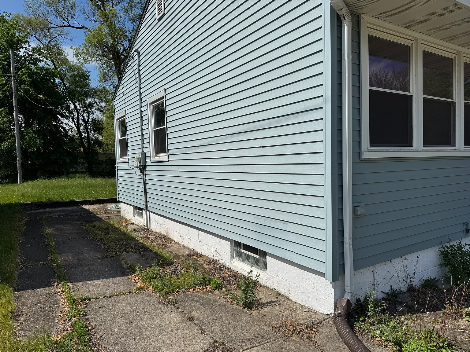 4 bed, 1.5 bath, 1875 sqft, $1,950 — Photo 2