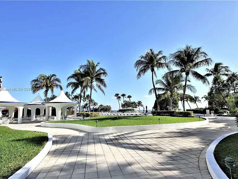 5161 Collins Ave #707 — Photo 31