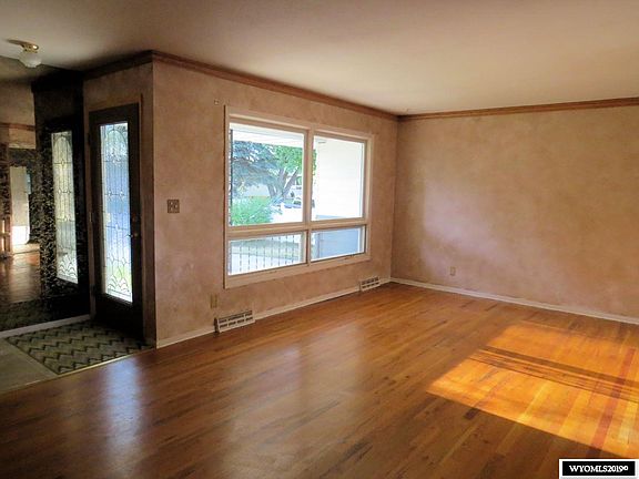 2nd image of 670 N 9th St
