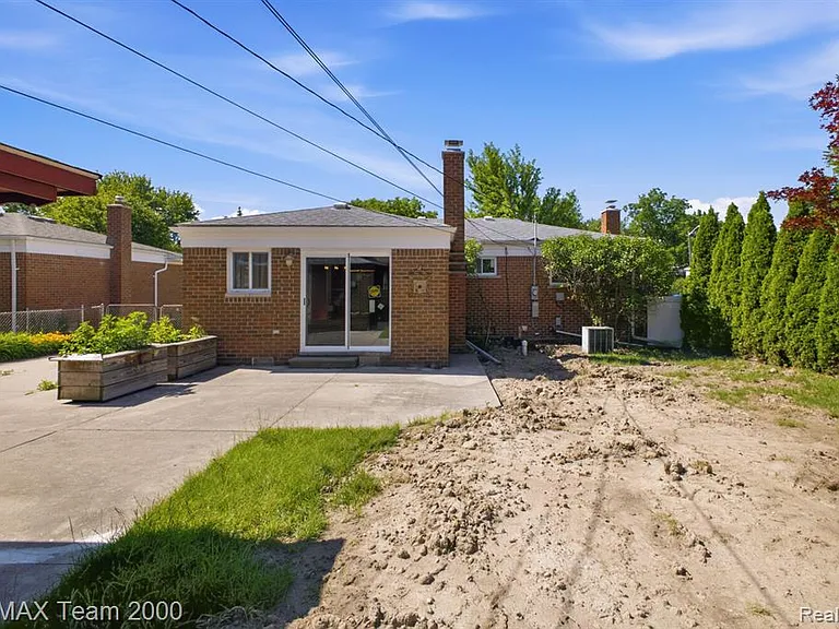 31906 Cambridge St — Photo 33