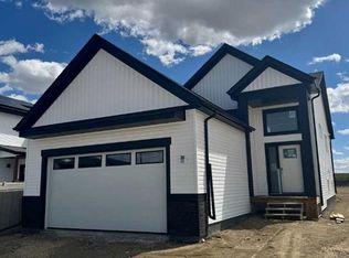 20 N Ian Way, Sylvan Lake, AB T4S0W5