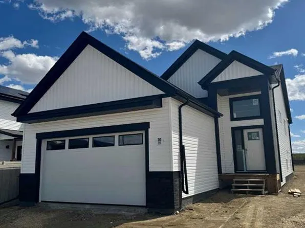 20 N Ian Way, Sylvan Lake, AB T4S 0W5