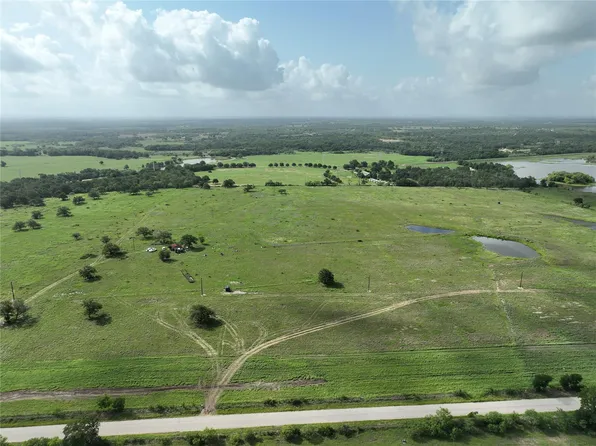 11 Mineral Springs Rd, Lockhart, TX 78644