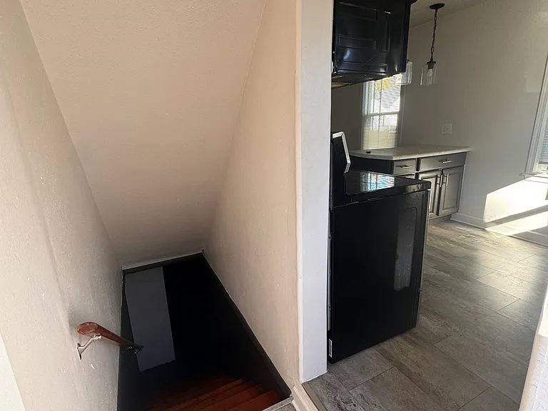 412 Adams Ave — Photo 2