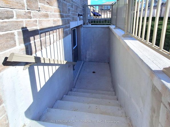 2 Pietrowski Dr, Georgina, ON L4P 0J7