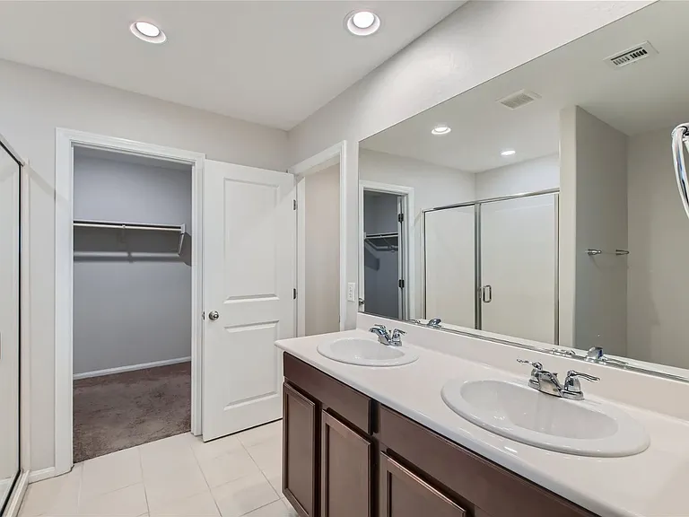 17 Pivot Ave — Photo 12
