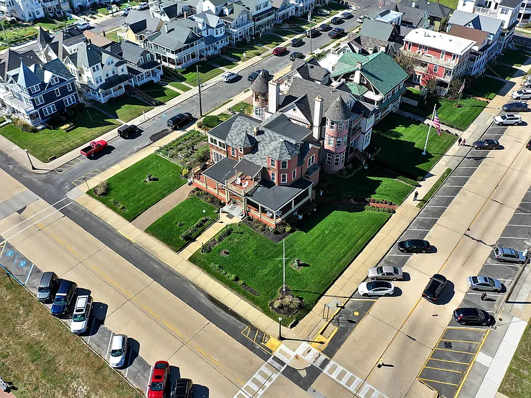 19 Ocean Ave — Photo 64