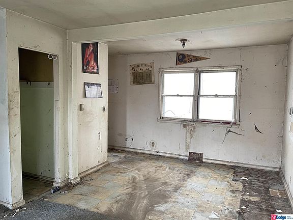 3rd image of 3707 Parker St