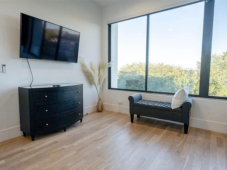 709 Memorial Heights Dr — Photo 29