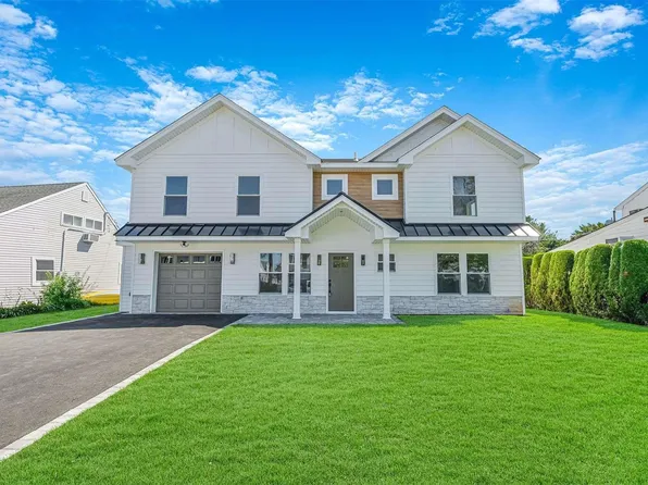 30 Skylark Lane, Levittown, NY 11756