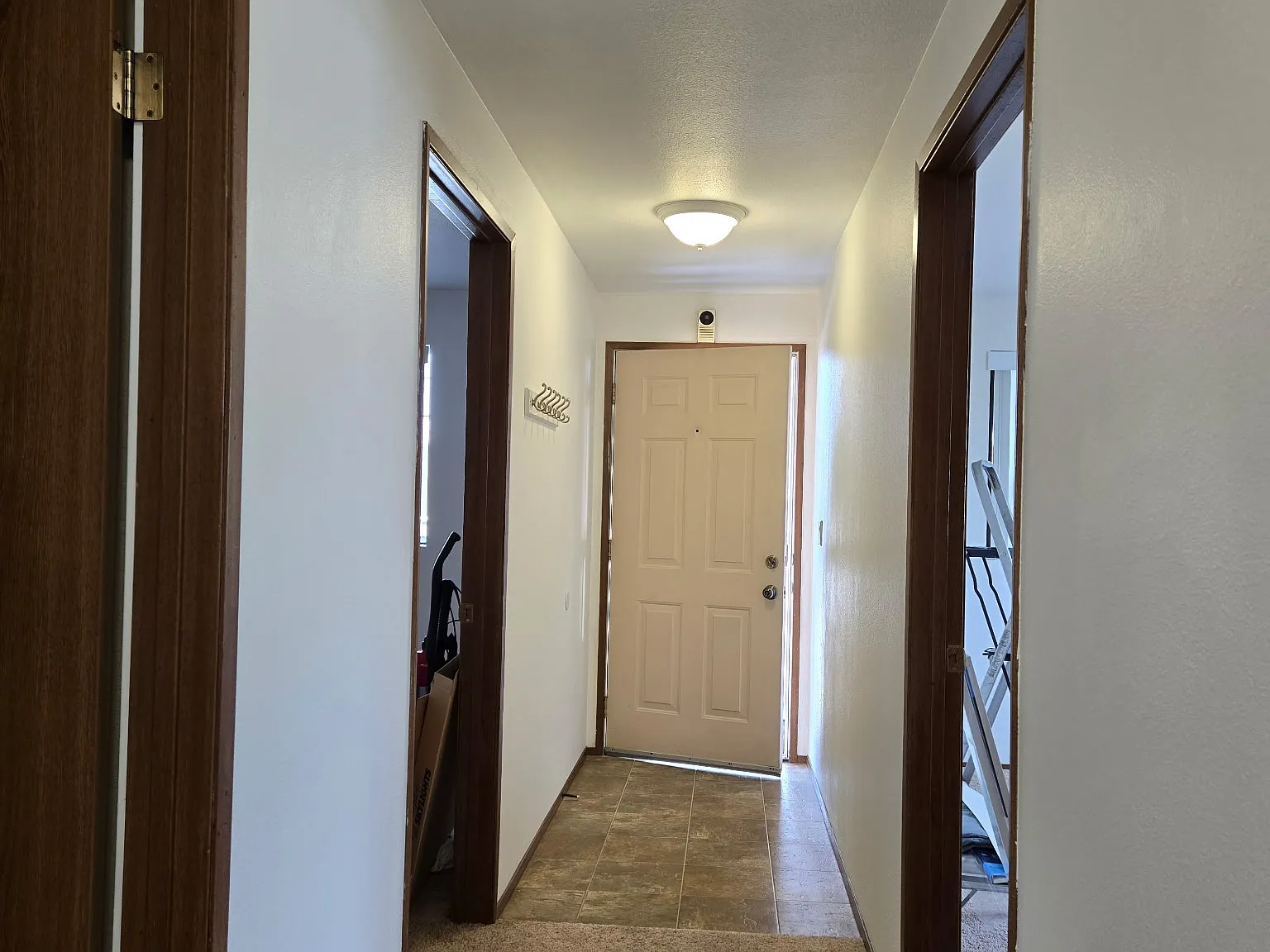 2 bed, 1000 sqft, $1,840 — Photo 2