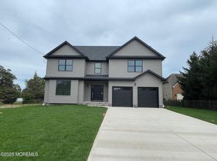 693 Clifton Ave, Toms River, NJ 08753