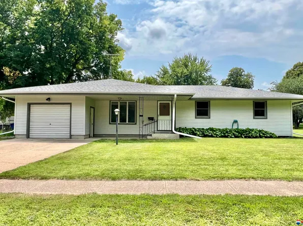 215 5th St, Friend, NE 68359