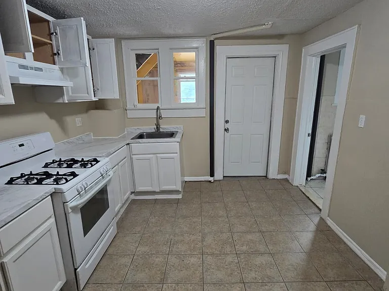 14 Nursery St #2 — Photo 3
