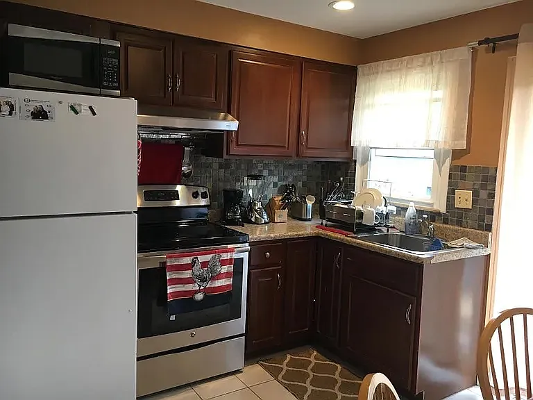 550 W Palatine Rd