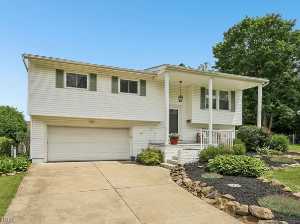 2045 Hermitage Dr, Twinsburg, OH 44087