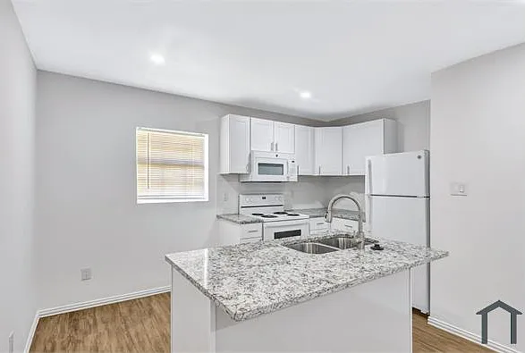 901 Bessie St #205 — Photo 41