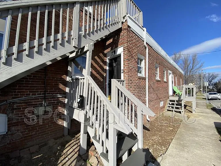 637 York St — Photo 2