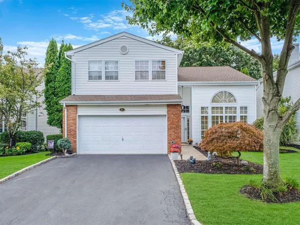 97 Fairway View Drive #97, Commack, NY 11725