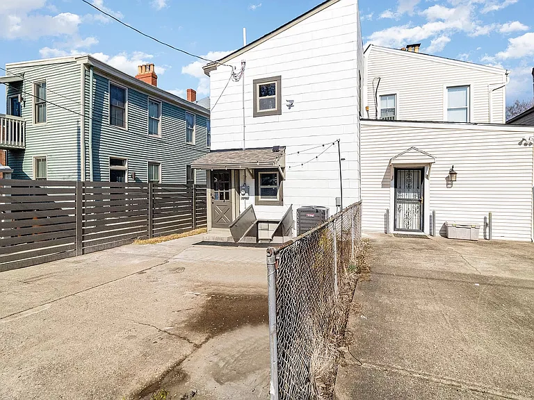313 W 7th St #1 — Photo 15