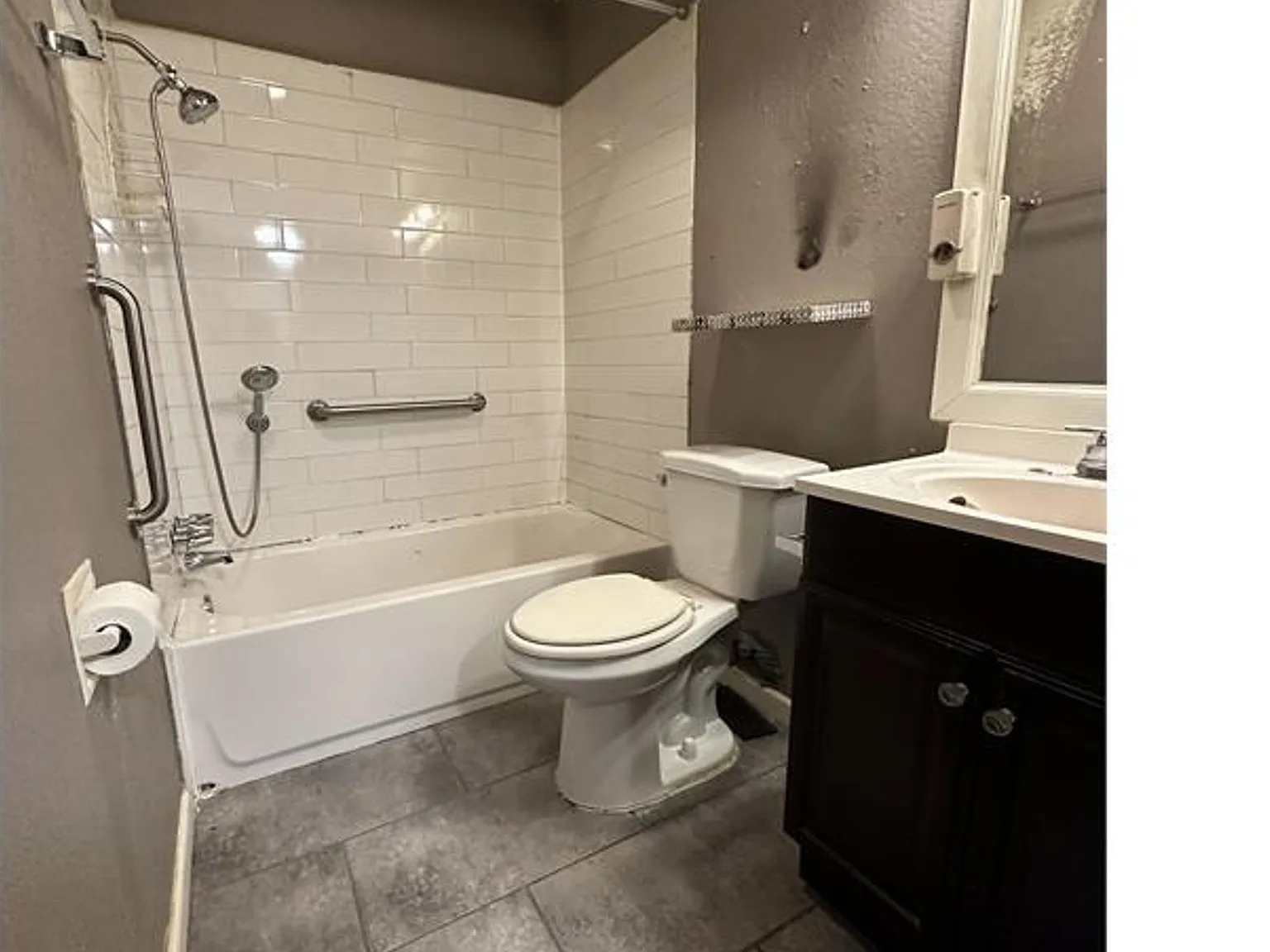 Charming 2-Bedroom Apartment in Central Austin Vintage Hills Cv — Photo 3