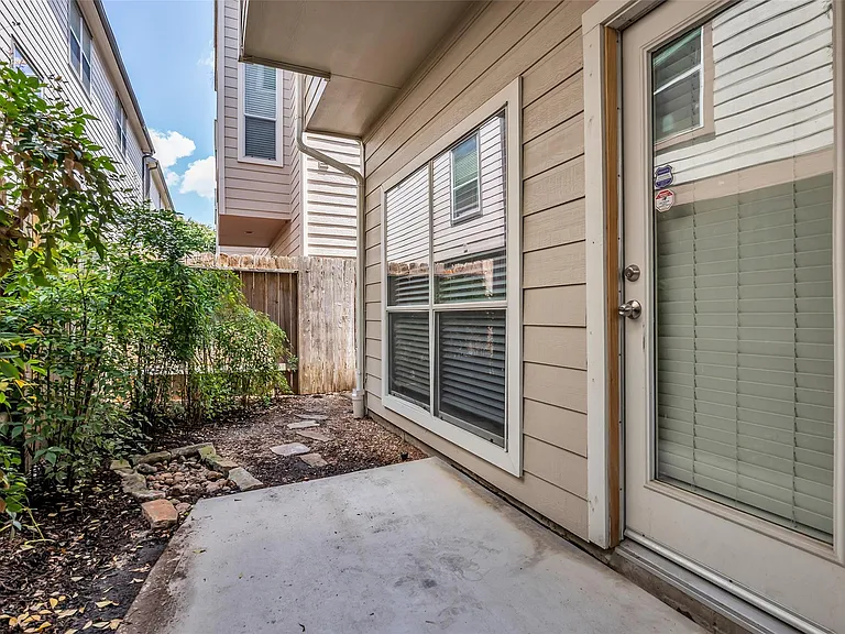 2123 Stacy Knl — Photo 25