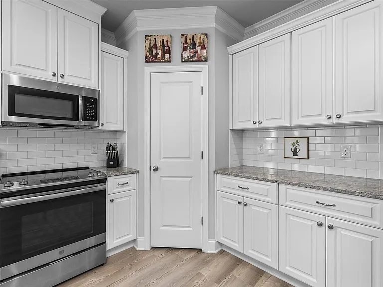 1922 Preservation Cir — Photo 12