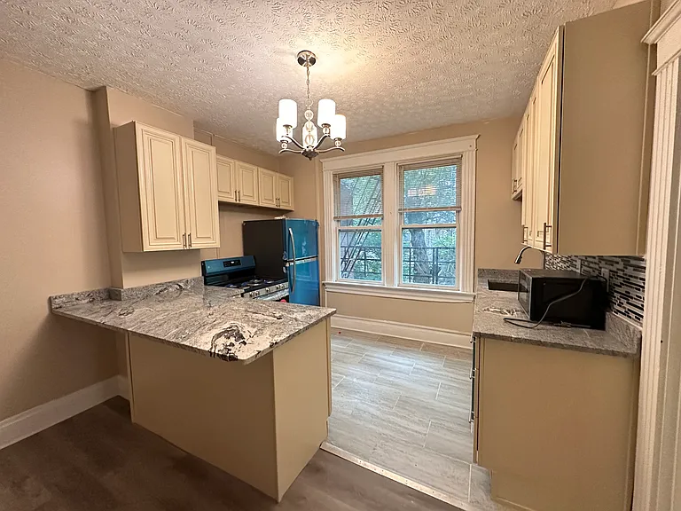 2360 Victor St #2 — Photo 10