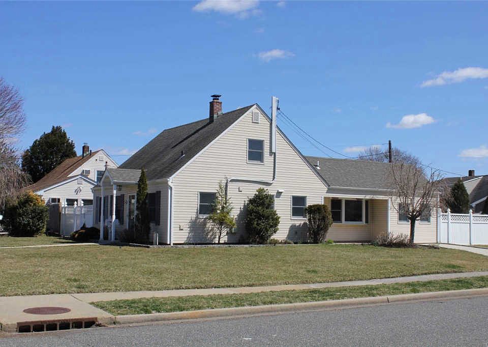 1st image of 14 Chase Ln