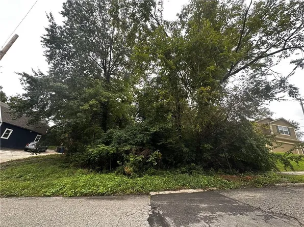 1039 Tenny Ave, Kansas City, KS 66102