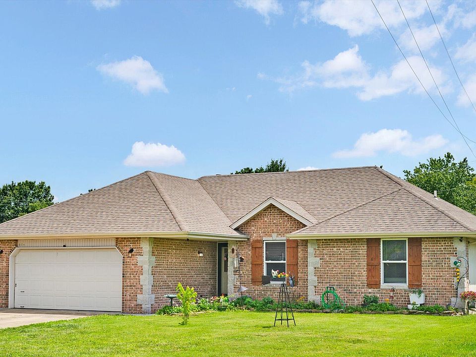 1st image of 604 E Southeast Hills Court