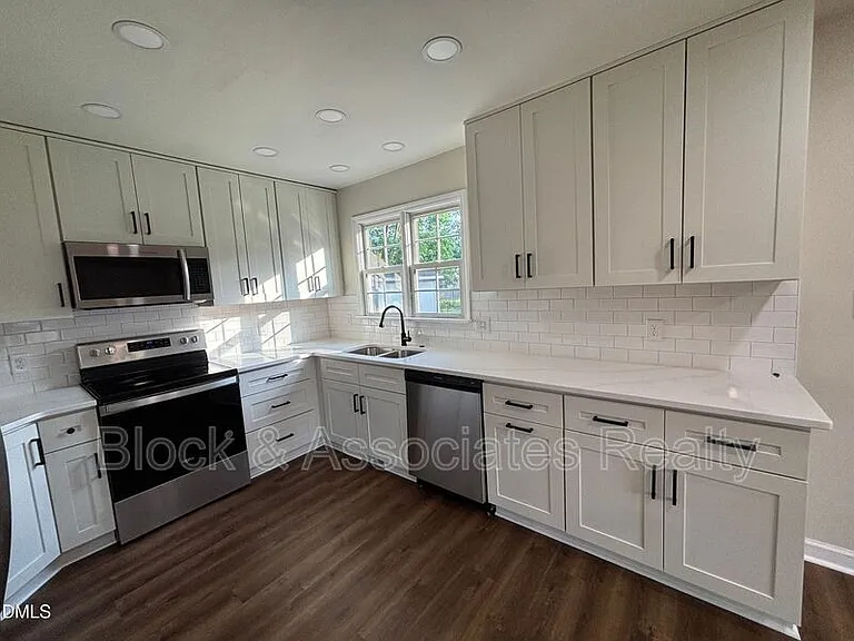 170 Devin Dr — Photo 16