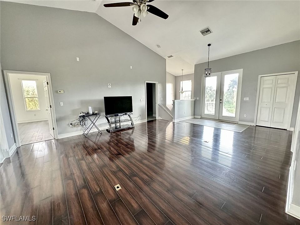1st image of 885 39th Ave NW
