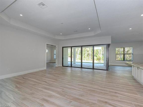 5th image of 9181 Strike Ln