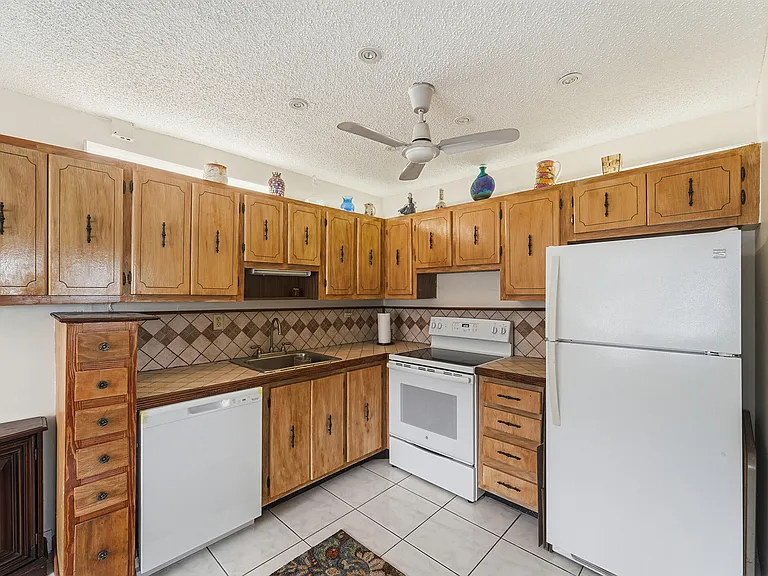 226 Normandy E #E — Photo 7