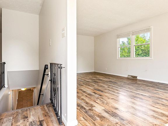3rd image of 1201 Sandburg Dr
