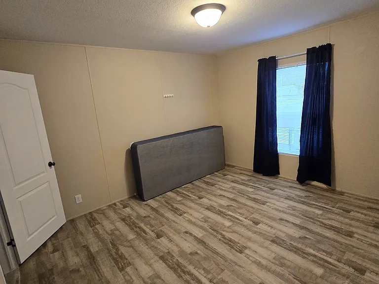 1048 Andrea Ln — Photo 6
