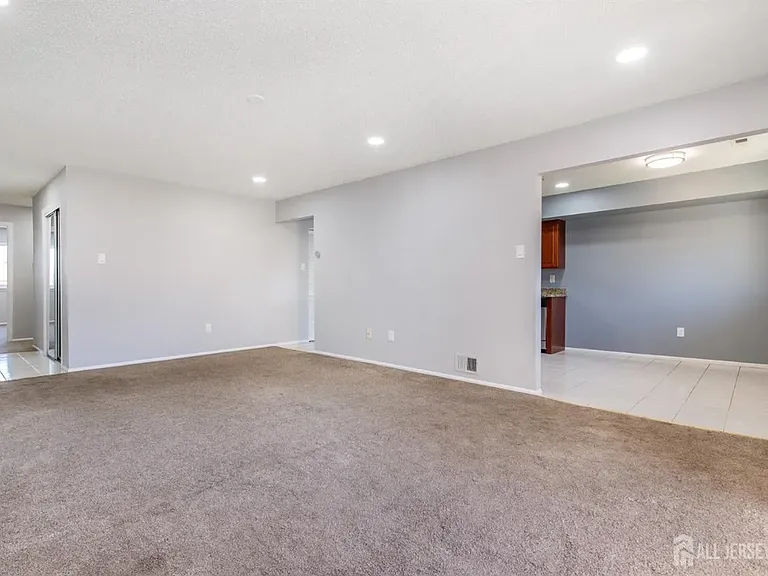 1614 Edison Glen Ter — Photo 7
