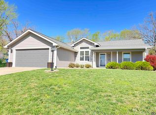 649 Delaware Dr, Ozawkie, KS 66070