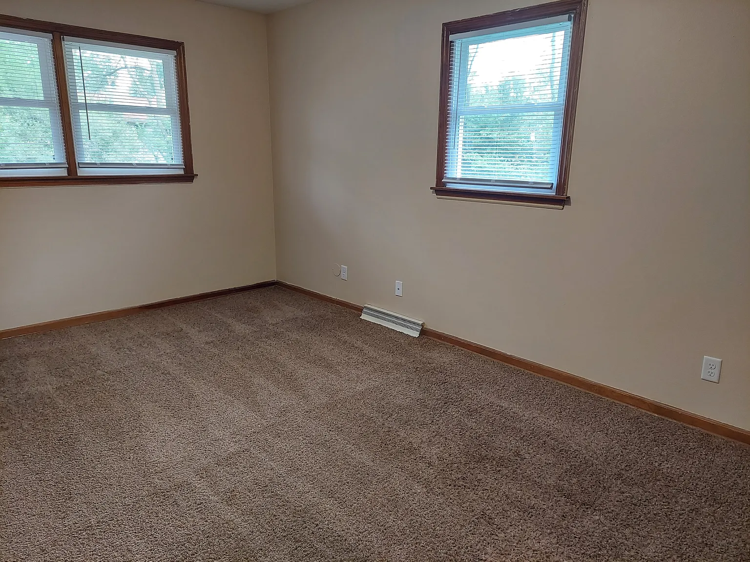 3 bed, 1.5 bath, $1,400 — Photo 3