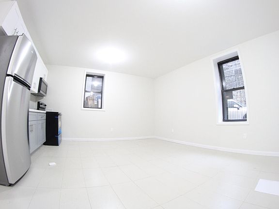 3rd image of 1119 Grant Ave Basement 2-1