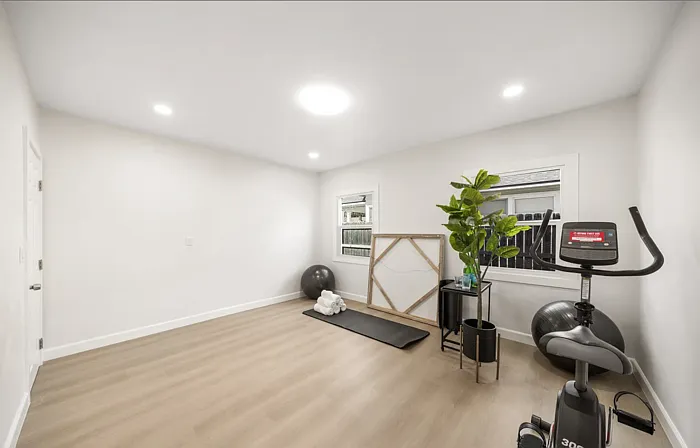 1166 N El Molino Ave — Photo 15
