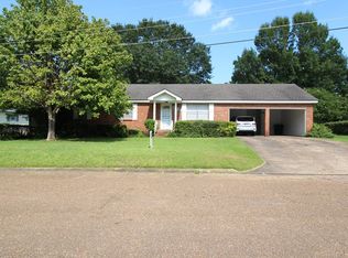 2138 Mattingly St, Grenada, MS 38901