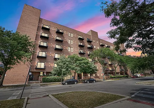 1000 E 53rd St #221 Photo 1
