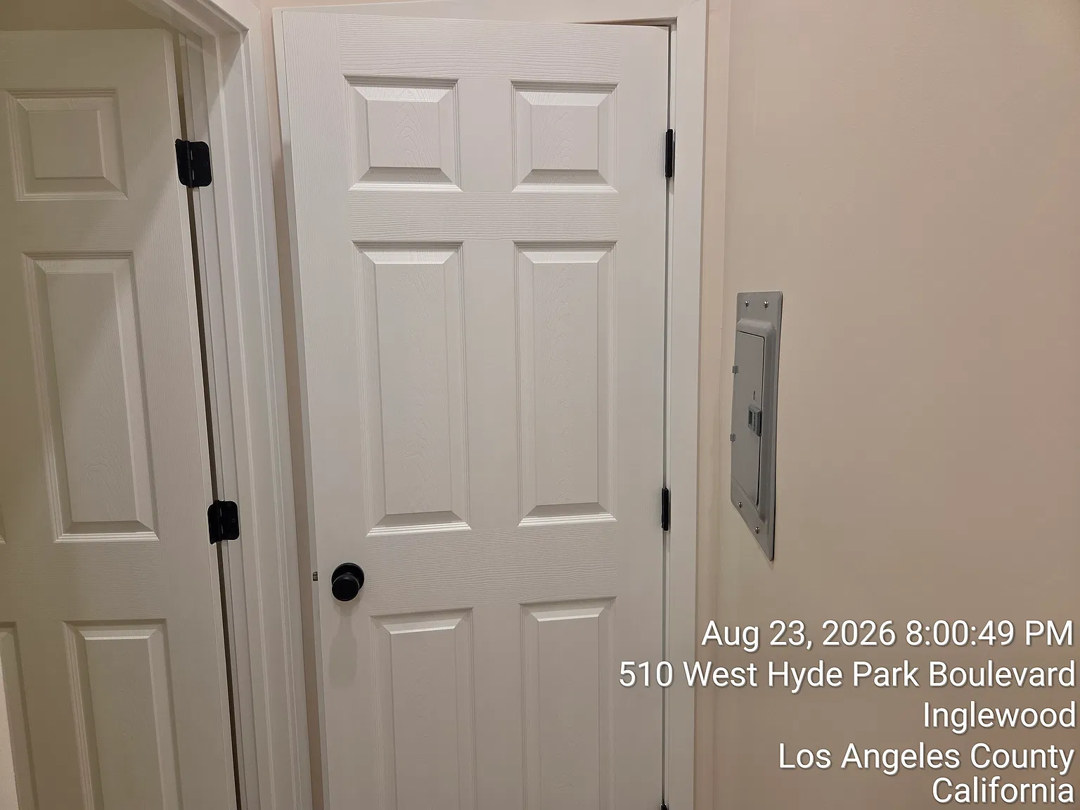 510 W Hyde Park Blvd — Photo 4